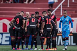 Elenco do Atlético Goianiense no jogo contra o Vila