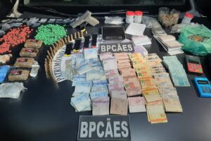 Homem é preso após cães farejadores encontrarem drogas em caixa de suco em Goiânia