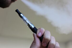 Anvisa discute nesta sexta regulamentação de cigarro eletrônico Fabricação e comercialização são proibidas no país desde 2009