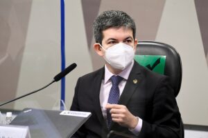 Randolfe decide integrar campanha de Lula e desiste de disputar Governo do Amapá