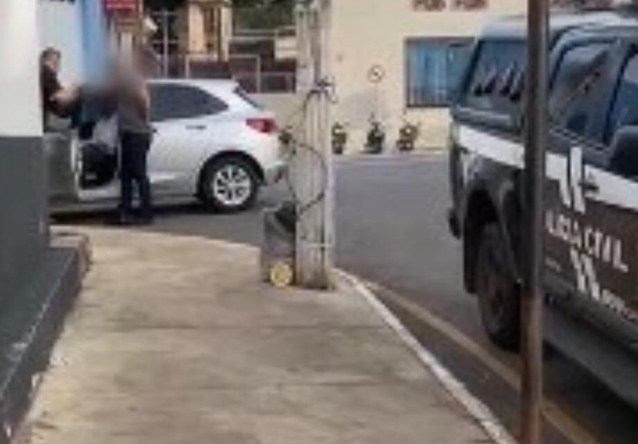 Homem é preso por dar tapa nas nádegas de mulher sem consentimento em Cumari