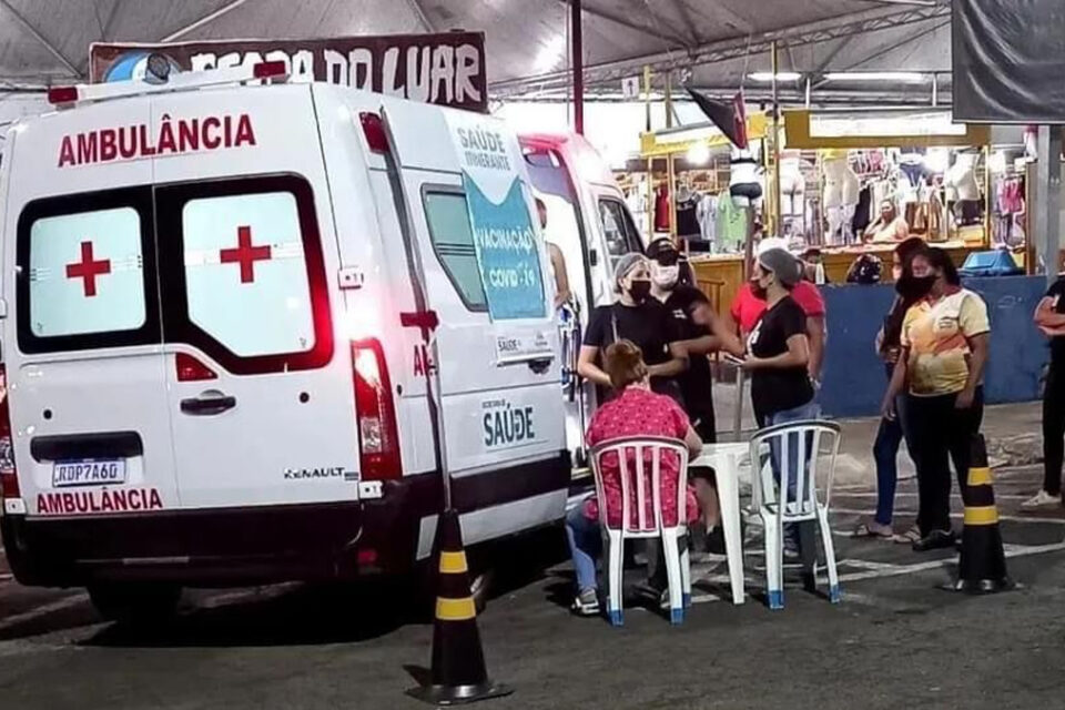Caldas Novas faz vacinação itinerante contra Covid em feiras da cidade