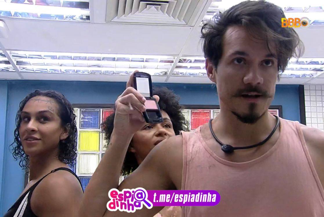 Natália corta cabelo de eliezer no bbb 22