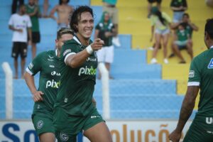 Nicolas comemora gol pelo Goiás