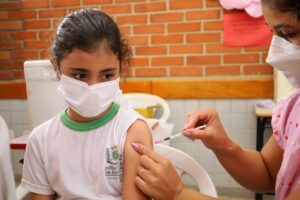 Vacinação de crianças e adolescentes contra Covid nas escolas - (Foto: Divulgação)