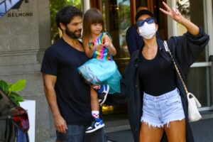 Sabrina Sato, Duda Nagle e Zoe são vistos saindo de hotel luxuoso no Rio