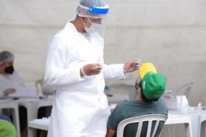 Goiânia realiza testes da covid-19 em três praças nesta terça-feira (15)