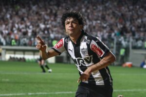 Luan comemorando gol pelo Atlético-MG