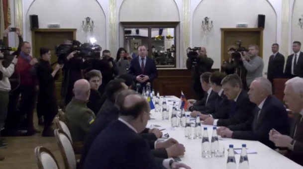 Nenhum acordo foi feito sobre um possível cessar-fogo. Encontro entre diplomatas de Rússia e Ucrânia termina sem acordo para fim da guerra