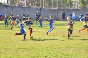 Matrículas para escolinha de futebol gratuita estão abertas em Aparecida (Foto: SecomAparecida)