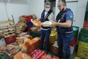 Fiscalização interdita lanchonete com mais de 250kg de alimentos vencidos em Goiânia