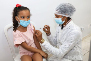 Goiânia inicia vacinação de crianças de 3 a 4 anos contra Covid