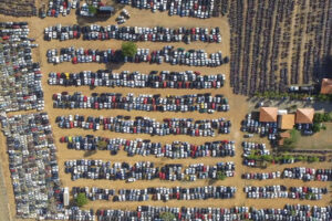 PRF faz leilão com 1.104 veículos leves e pesados em Goiânia
