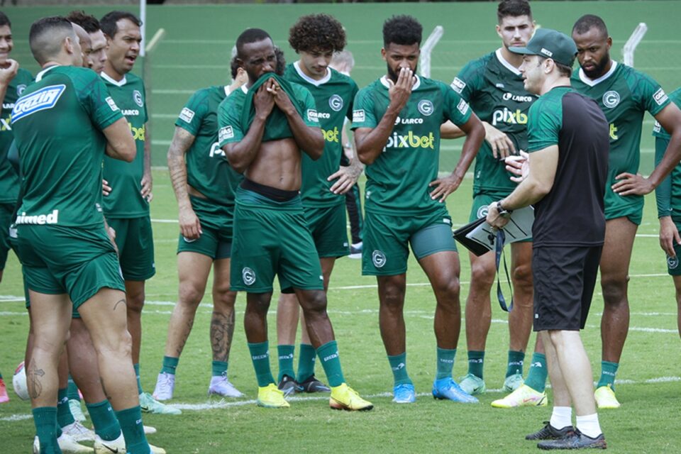 Equipe do Goiás durante treinamento no CT do esmeraldino