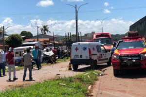 Acidente com ambulância e caminhonete deixa dois mortos na GO-060, em Claudinápolis (GO) (Foto: Divulgação)