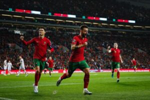 Bruno Fernandes comemora gol de Portugal contra a Macedonia do Norte