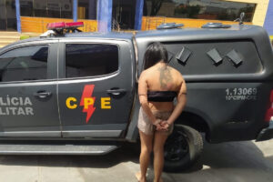 A Polícia Militar (PM) prendeu um mulher suspeita de tentar matar a rival, em um bar situado na cidade de Caldas Novas, na região Sul de Goiás. A tentativa de homicídio aconteceu durante a madrugada do último domingo (20).