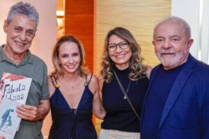 Lula se reúne com Chico Buarque e ex-presidentes da Espanha e da Colômbia em jantar (Foto: Divulgação)