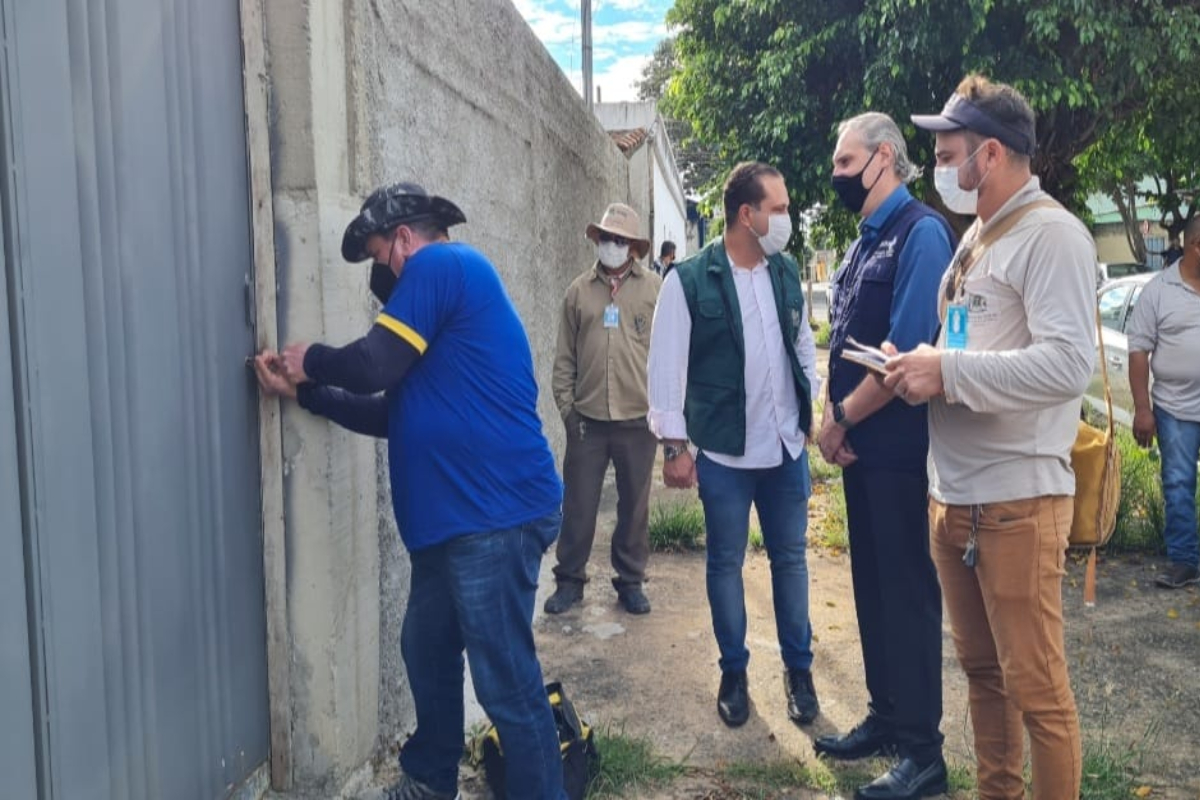 Vistoria em casa abanonada, com apoio de chaveiros 