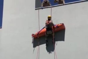 Homem sofre descarga elétrica ao fazer manutenção no telhado de uma casa em Catalão