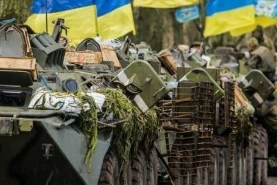 Ucrânia encontra 440 corpos em vala comum na cidade reconquistada de Izium (Foto: Reprodução)