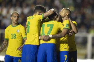 Jogadores da Seleção Brasileira comemoram gol contra a Bolívia