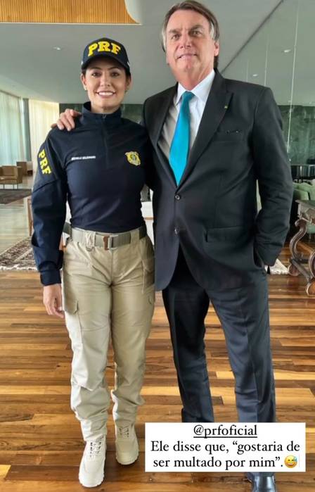 Silmara Miranda apareceu com Bolsonaro: "Gostaria de ser multado por mim". Policial ex-loira do tchan posa com Michelle Bolsonaro