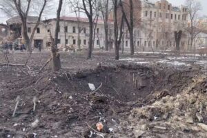Guerra na Ucrânia: Vala comum com dezenas de corpos é encontrada em vila próxima a Kiev (Foto: Reprodução - Agência Brasil)