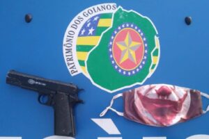 Polícia apreende arma falsa com adolescente de 16 anos em escola de Marzagão (GO)