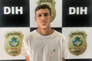 Suspeito de esfaquear e degolar colega de infância é preso, em Goiânia