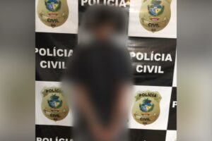 A Polícia Civil prendeu um homem suspeito de perseguir, atropelar e agredir a ex-companheira, em Aparecida de Goiânia.