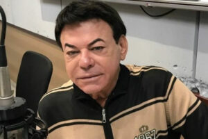 A diretoria da Rádio Sucesso reconsiderou e não irá mais exibir os programas inéditos gravados pelo radialista Barbosinha antes de morrer. Ao Mais Goiás, o veículo não deu maiores informações do porque da mudança. O radialista trabalhava na Rádio Sucesso há 10 anos durante as madrugadas de segunda à sábado. Ele morreu no início da manhã desta quarta-feira (23), aos 75 anos, após passar por uma cirurgia por conta de uma inflamação na região abdominal.