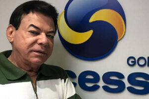 Colegas e autoridades lamentaram a morte do radialista Henrique Barbosa dos Santos, apelidado de Barbosinha, que aconteceu na manhã desta quarta-feira (23). O apresentador morreu aos 75 anos após passar por uma cirugia na noite de terça (22), em Goiânia. Amigos dizem que ele teve uma inflamação na região abdominal.