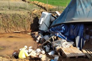 Canal de drenagem poluído por agrotóxicos passará por limpeza após acidente em Cristalina (GO)