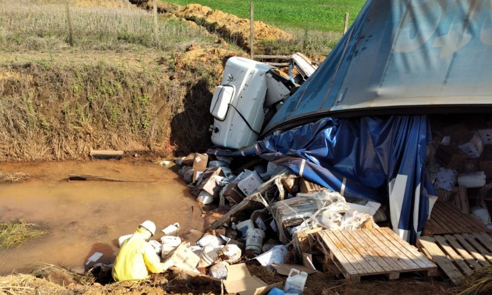 Canal de drenagem poluído por agrotóxicos passará por limpeza após acidente em Cristalina (GO)