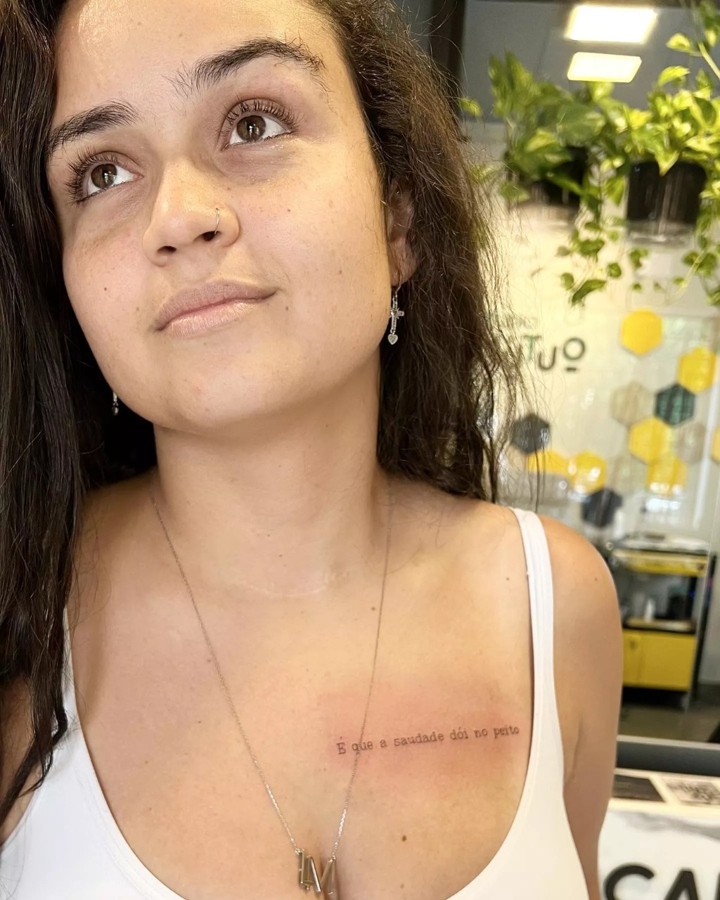 Cantor morreu aos 28 anos no final de dezembro do ano passado. Cantora Luiza mostra tatuagem em homenagem a Maurílio; veja