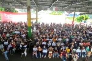 Servidores da Educação do município de Goiânia se reúnem na manhã desta terça-feira (15) para definirem posicionamento sobre greve. (Foto: reprodução/vídeo/Mais Goiás)