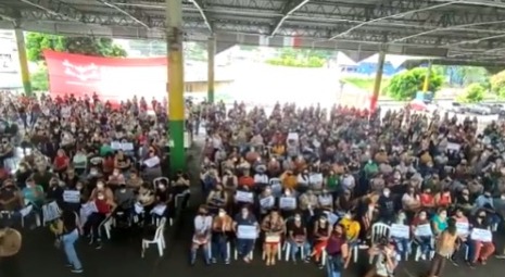 Servidores da Educação do município de Goiânia se reúnem na manhã desta terça-feira (15) para definirem posicionamento sobre greve. (Foto: reprodução/vídeo/Mais Goiás)