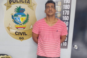 A Polícia Rodoviária Federal (PRF) prendeu Robson Rodrigues dos Santos, suspeito de registrar de forma falsa que a carga que ele transportava havia sido roubada, com o intuito de repassar as mercadorias à receptadores. A prisão dele aconteceu nesta terça-feira (15), na BR-153, próximo a cidade de Morrinhos, no Sul de Goiás.