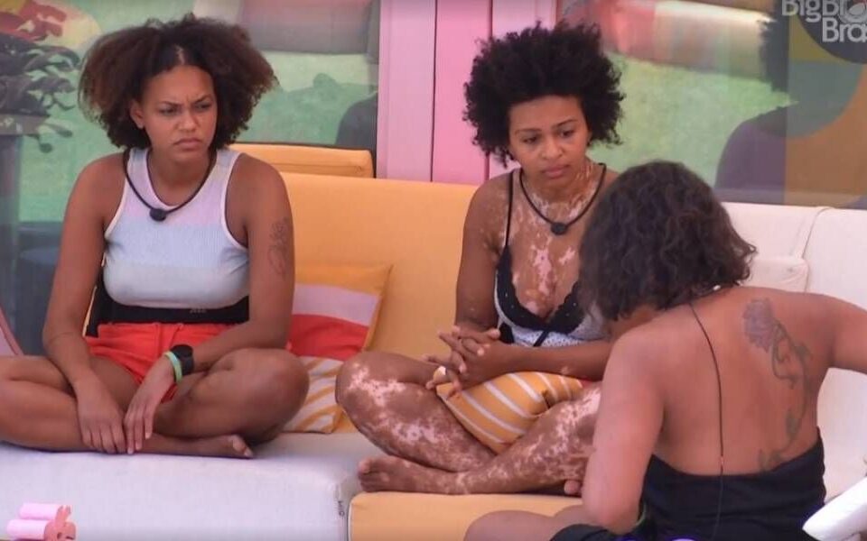 Lina e Jessi dizem que sister quer ser centro das conversas. BBB 22: Natália, Lina e Jessi tentam conversar, mas voltam a se desentender