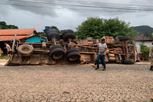 Acidente entre seis veículos deixa um morto e cinco feridos na GO-338 em Pirenópolis (GO)