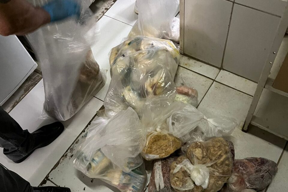 Alimentos impróprios para o consumo foram flagrados em hospital privado de Goiânia após inspeção de Comissões de Saúde e Consumidor da Câmara de Goiânia