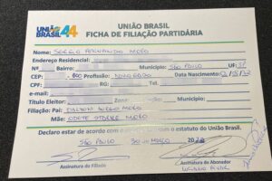 Moro assina ficha de filiação da União Brasil - Arquivo pessoal