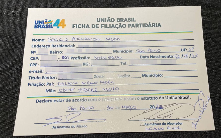 Moro assina ficha de filiação da União Brasil - Arquivo pessoal