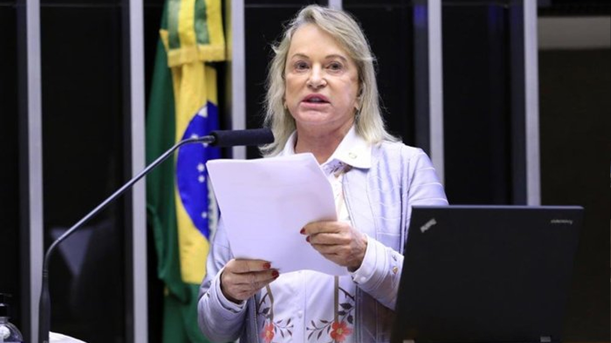 Magda diz que Bolsonaro decidiu sozinho por Vitor Hugo na disputa ao governo pelo PL