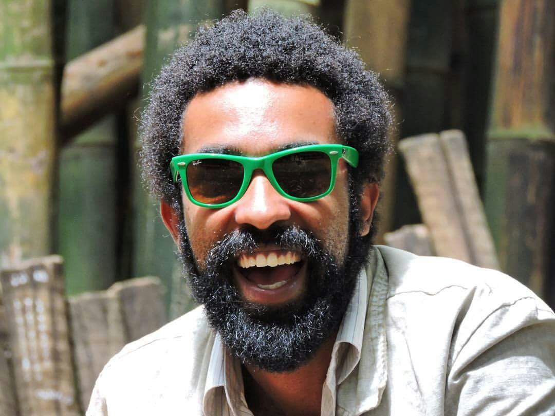 Afrika Billy em Goiânia: músico se apresenta nesta sexta-feira 