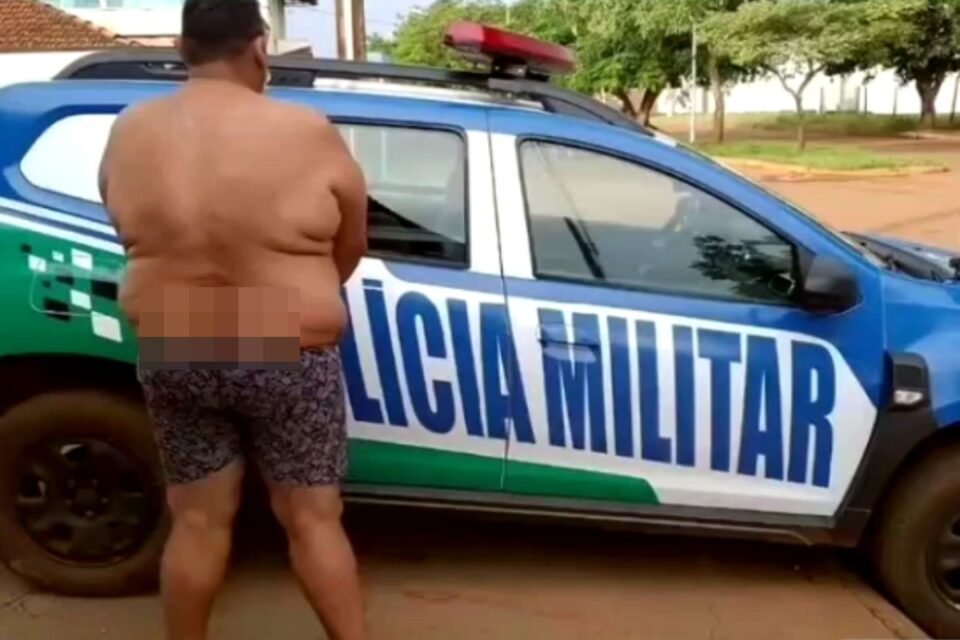 A Polícia Militar (PM) prendeu um casal de amantes suspeito de trocar agressões, nesta quinta-feira (16), em Acreúna. Segundo os militares, ambos iniciaram uma discussão porque o homem se deitou na cama da mulher sujo e bêbado. O caso aconteceu em Acreúna, no Sudoeste de Goiás.