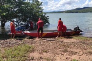 Bombeiros fazem segundo dia de buscas por homem desaparecido no Lago Corumbá em Caldas Novas (GO)