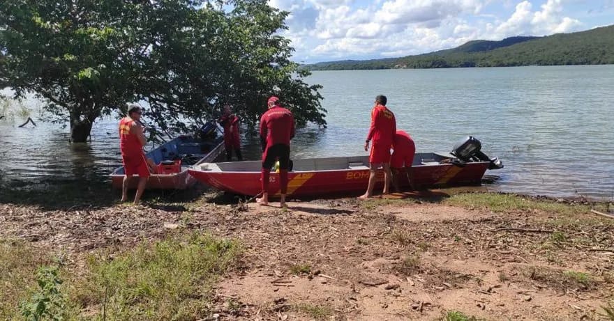 Bombeiros fazem segundo dia de buscas por homem desaparecido no Lago Corumbá em Caldas Novas (GO)