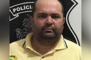 A Polícia Civil prendeu Welton Pereira Cabral, de 47 anos, suspeito de fraudar contratos para comprar e revender carros, em Rio Verde, Sudoeste de Goiás. De acordo com a investigação, pelo menos três pessoas já sofreram com o golpe na cidade.